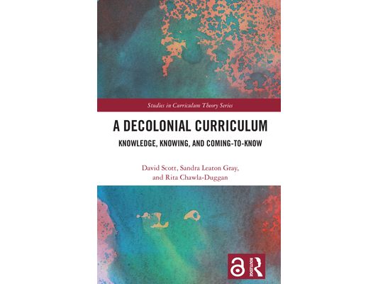 A Decolonial Curriculum: Knowledge, Knowing, and Coming-to-Know